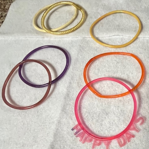Vintage 80's Rubber/Jelly Bracelets: Set of 7 - Picture 2 of 7